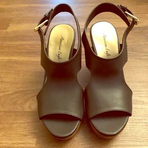American Eagle black wedges